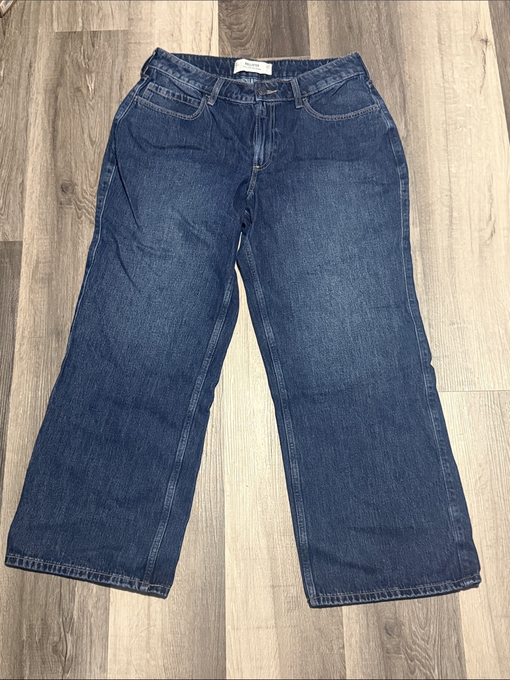 Hollister Curvy Mid-Rise Baggy Jeans in Blue Denim
